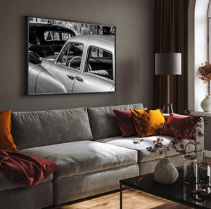 Imagen monocroma del asiento y la rueda del Cadillac de posguerra