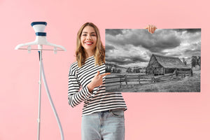Historische verfallende Scheunenstruktur, Schwarz-Weiß-Kunstbild