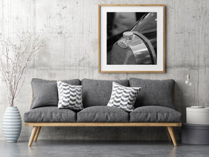 Image en noir et blanc d’un radiateur Bugatti antique
