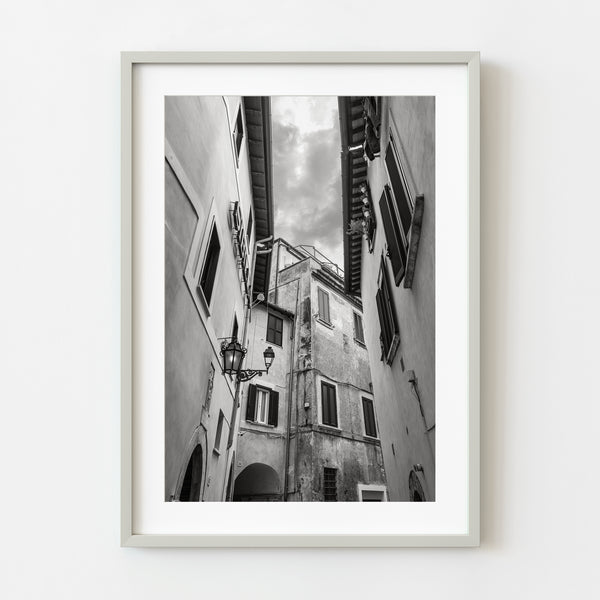 Black and white photograph of classic Italian alleyway