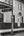 Photographie monochrome de l'architecture historique de Dawson City au Yukon