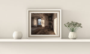 Interior del hospital abandonado de Ellis Island con vistas a la Estatua de la Libertad | Foto Impresión de arte Fine Art impresión fotográfica
