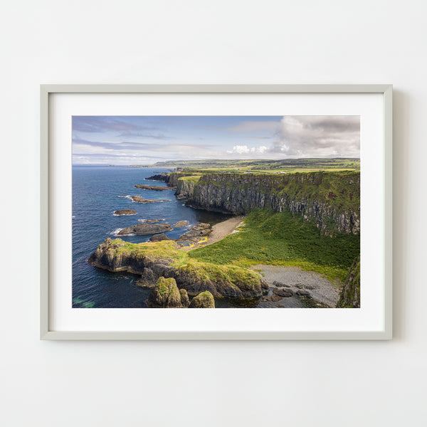 Rugged coastline at Giant’s Causeway, Northern Ireland