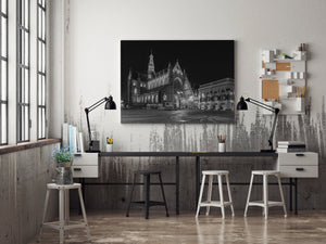 Zwart-witfoto van de buitenkant van de kathedraal van Haarlem