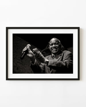 Black and white photo of jazz singer performing in Havana club