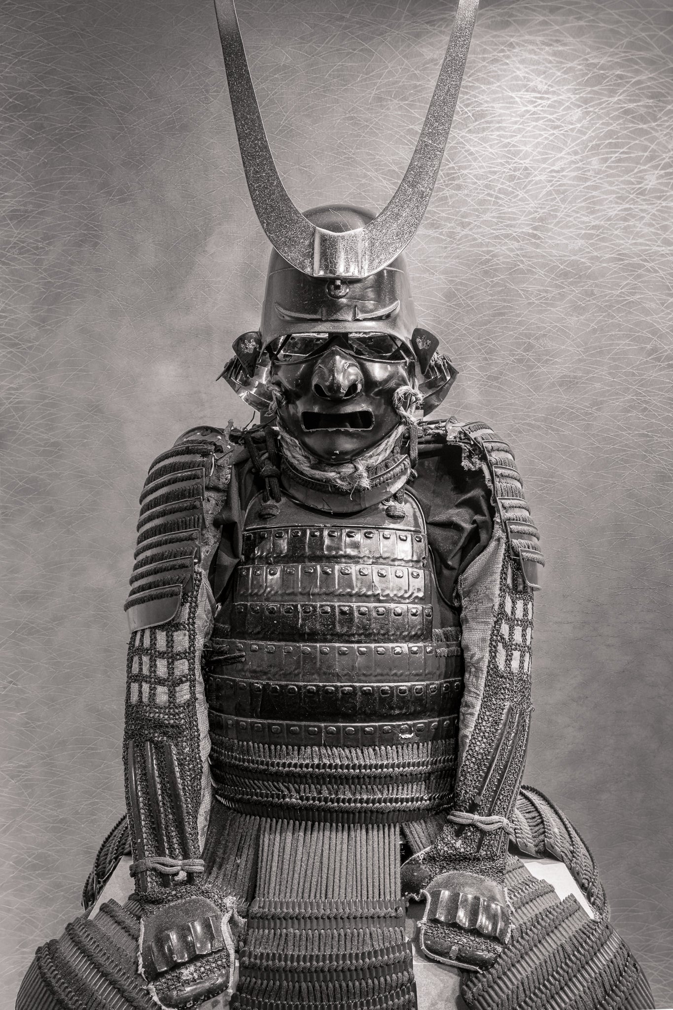 三日月の紋章 サムライアーマー モノクローム 壁アートプリント – Dan