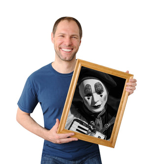 Straatkunstenaar met maskerfoto