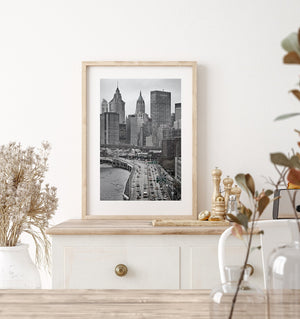 Traffic on FDR Drive beside the East River beneath the Manhattan skyline