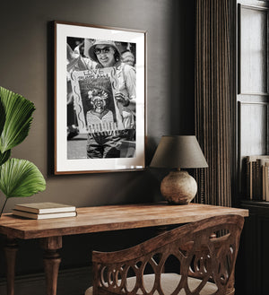 منظر قريب للمسيرة مع ملصق Love Trumps All في مدينة نيويورك