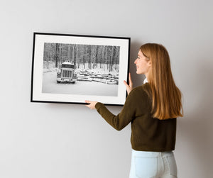 Zwart-witte vrachtwagenfoto