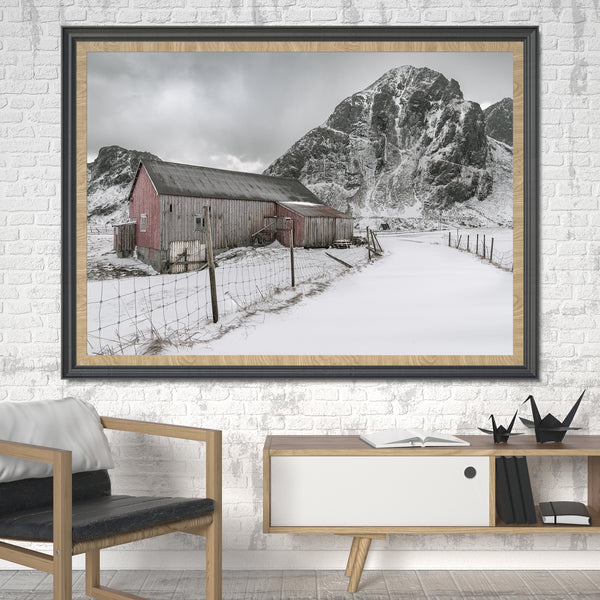 Charming old barn in Flakstad with natural scenery