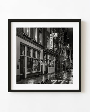 Black and white night photo of Old Nickel Hotel in Amsterdam