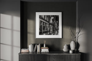 Nieuwebrugsteeg のオランダの建物のモノクロ画像