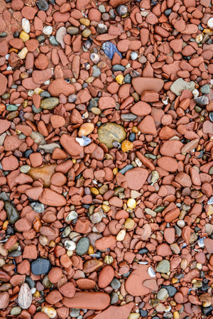 PEI con texture vibrante di rocce rosse