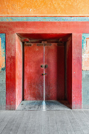 Architecture chinoise traditionnelle avec portes rouges à la Cité Interdite