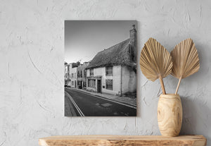Storica architettura inglese lungo la strada curva a Rye