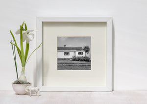 White-sided Schreiber house beneath a pale sky