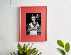 Gentle smile and folded arms in a Havana street photograph