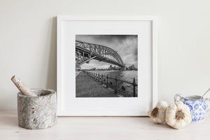 Paysage urbain noir et blanc du Harbour Bridge de Sydney