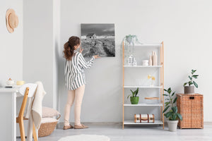 Crumbling American home image