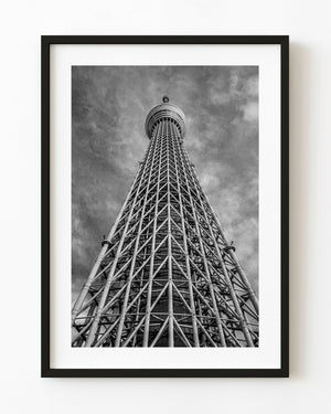 Tokyo Skytree viewed from directly below in black and white
