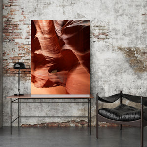 Curving red sandstone and fine horizontal striations in Antelope Canyon