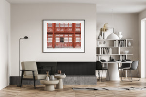 Pintura roja descolorida en una fachada geométrica de madera en la Gran Muralla China