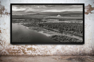 Ampio paesaggio fluviale selvaggio dello Yukon fotografato dall'alto