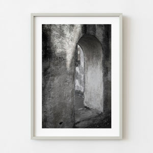 Weathered Havana church archway in black and white