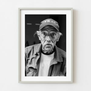 Black and white street portrait of an older man in Manhattan