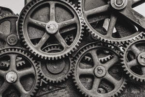 Detalles intrincados de engranajes mecánicos antiguos