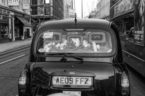 Back of an English car with white roses | Photo Art Print fine art photographic print