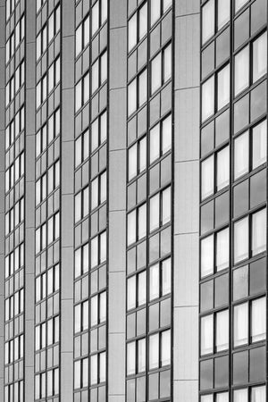 Abstracte patronen duiken op in de ramen van een kantoorgebouw | Foto Kunstprint Fine Art fotografische afdruk