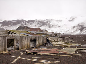 오래된 목조 건물 Whalers Bay Deception Island | 사진 아트 프린트 파인아트 사진 인쇄