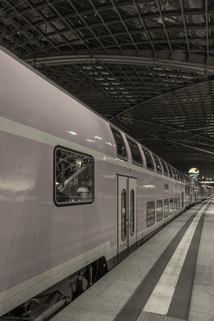 Piattaforma di seduta del treno Dresda Germania | Foto Stampa d’arte Fine Art stampa fotografica
