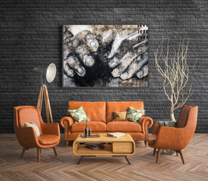 Painted fingers and dark outlines on a distressed Cuban wall