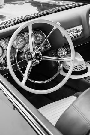 ヴィンテージ自動車のインテリア モノクローム写真