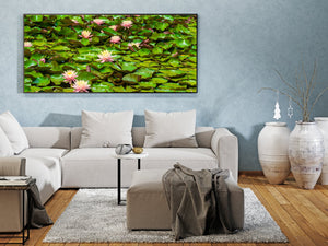 Mooie lelieblaadjes met roze bloemen | Foto Kunstprint Fine Art fotografische afdruk