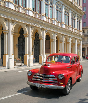 De rode klassieke straten van taxiauto's van Havana Cuba | Foto Kunstprint Fine Art fotografische afdruk