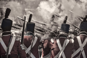 Soldaten 1812 Reenactment feuern Musketen ab | Foto Kunstdruck Fine Art Fotodruck